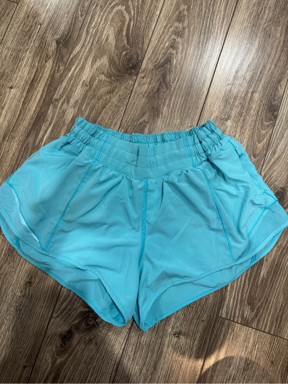 Lululemon Hotty Hoy 2.5” shorts